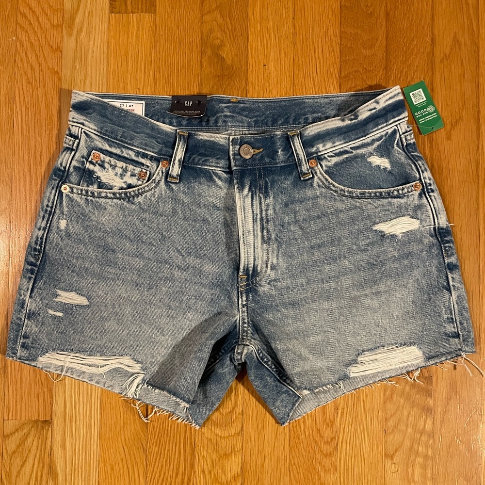 NWT Gap Distressed Shorts